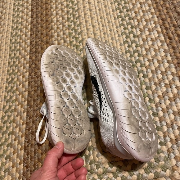 Ladies Nike fly knit sneakers - Picture 6 of 6